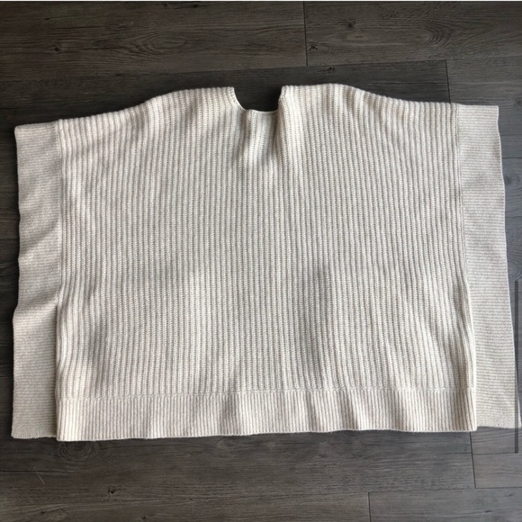 Club Monaco cashmere and shearling poncho - Picture 6 of 7